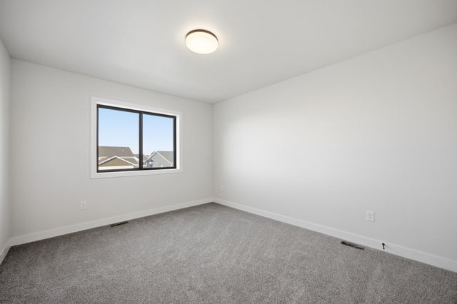 6264 86th Avenue S, Horace, ND 58047