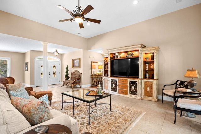815 Bentley Ln., North Myrtle Beach, SC 29582