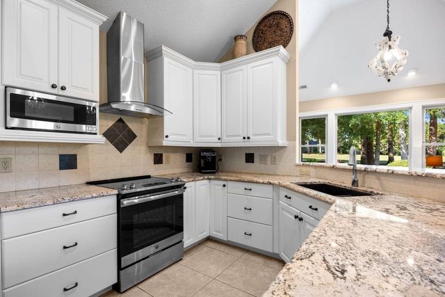 815 Bentley Ln., North Myrtle Beach, SC 29582