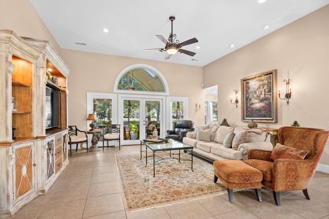 815 Bentley Ln., North Myrtle Beach, SC 29582