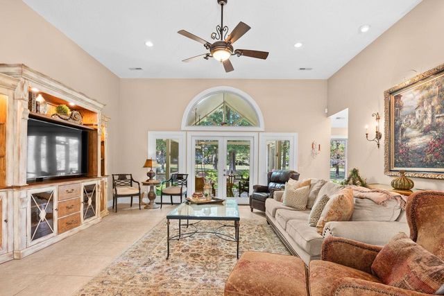 815 Bentley Ln., North Myrtle Beach, SC 29582