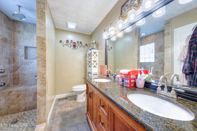 2215 Island Blvd, Sevierville, TN 37876