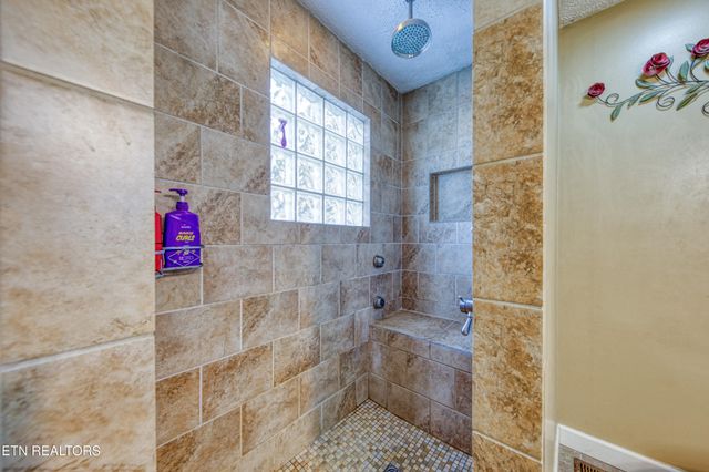 2215 Island Blvd, Sevierville, TN 37876