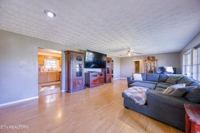 2215 Island Blvd, Sevierville, TN 37876