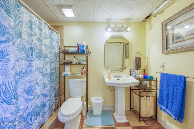 2215 Island Blvd, Sevierville, TN 37876