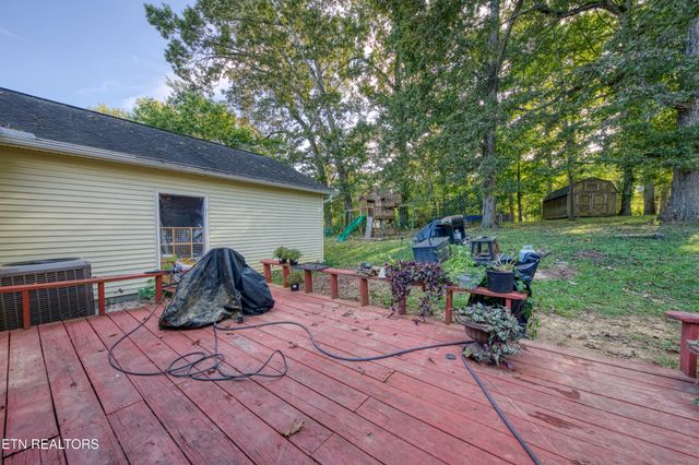 2215 Island Blvd, Sevierville, TN 37876