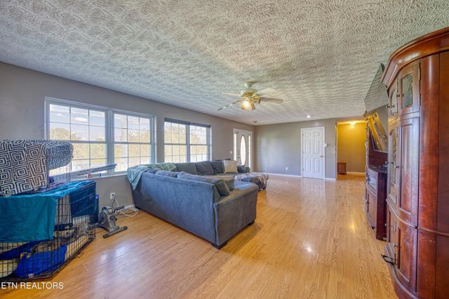2215 Island Blvd, Sevierville, TN 37876