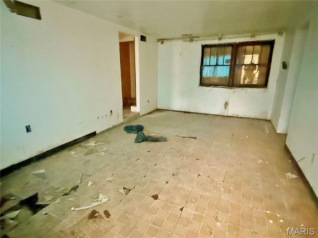 6237 Garfield Avenue, Berkeley, MO 63134