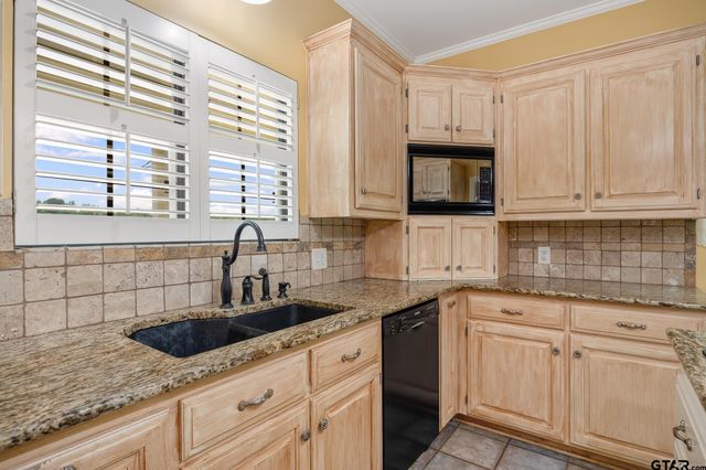 11822 County Road 283 E, Whitehouse, TX 75791