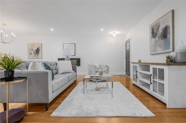 7 Trinity Way, Johnston, RI 02919