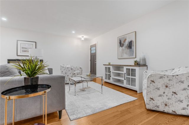 7 Trinity Way, Johnston, RI 02919