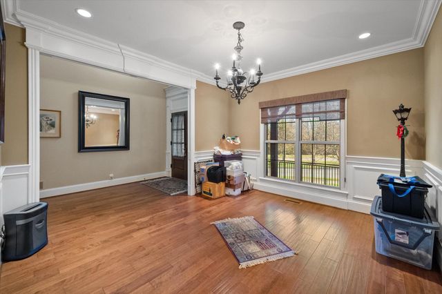 607 Locust Creek Boulevard, Louisville, KY 40245