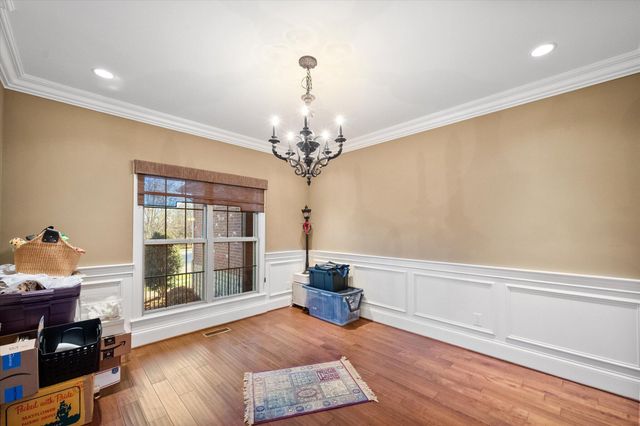 607 Locust Creek Boulevard, Louisville, KY 40245