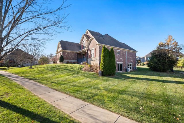 607 Locust Creek Boulevard, Louisville, KY 40245