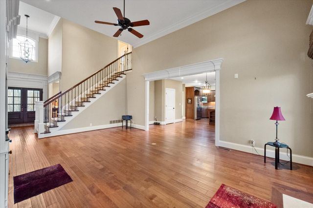 607 Locust Creek Boulevard, Louisville, KY 40245