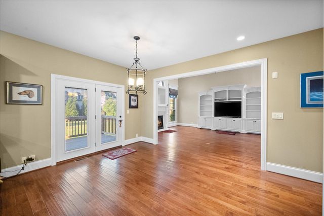 607 Locust Creek Boulevard, Louisville, KY 40245