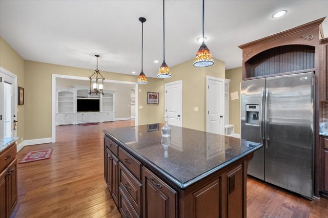 607 Locust Creek Boulevard, Louisville, KY 40245