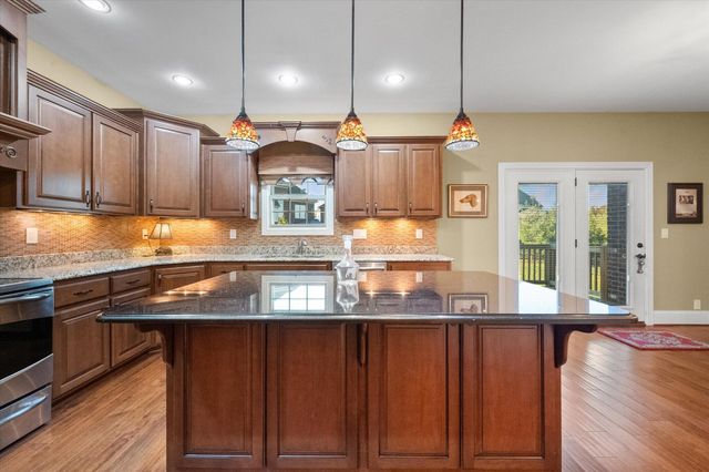 607 Locust Creek Boulevard, Louisville, KY 40245