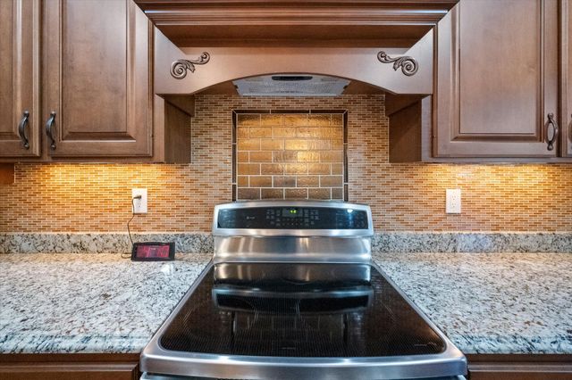 607 Locust Creek Boulevard, Louisville, KY 40245