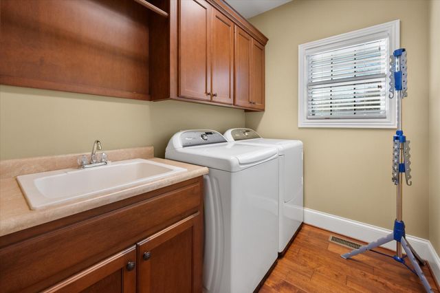 607 Locust Creek Boulevard, Louisville, KY 40245