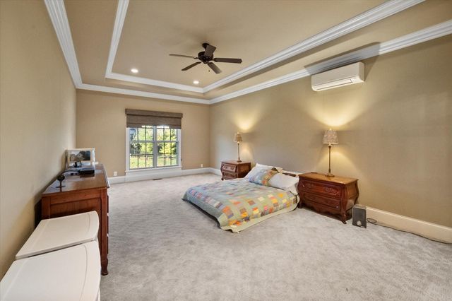 607 Locust Creek Boulevard, Louisville, KY 40245