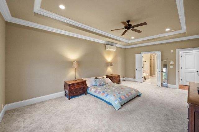 607 Locust Creek Boulevard, Louisville, KY 40245