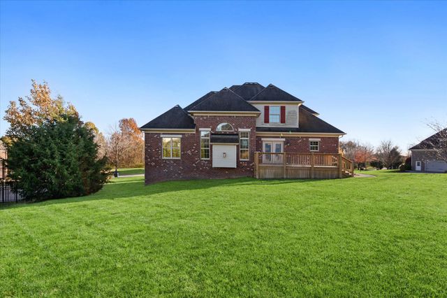 607 Locust Creek Boulevard, Louisville, KY 40245