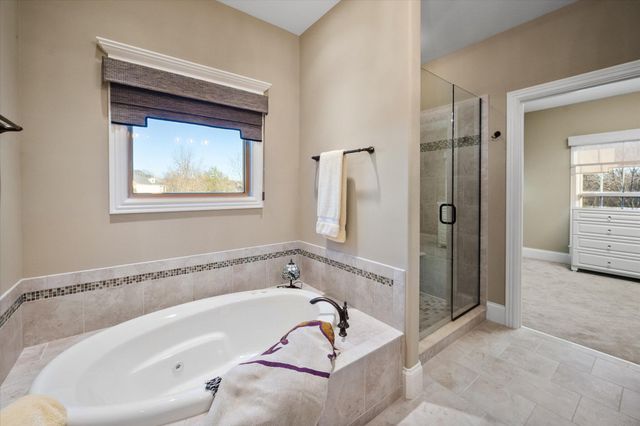 607 Locust Creek Boulevard, Louisville, KY 40245