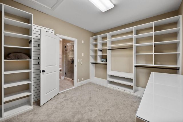 607 Locust Creek Boulevard, Louisville, KY 40245