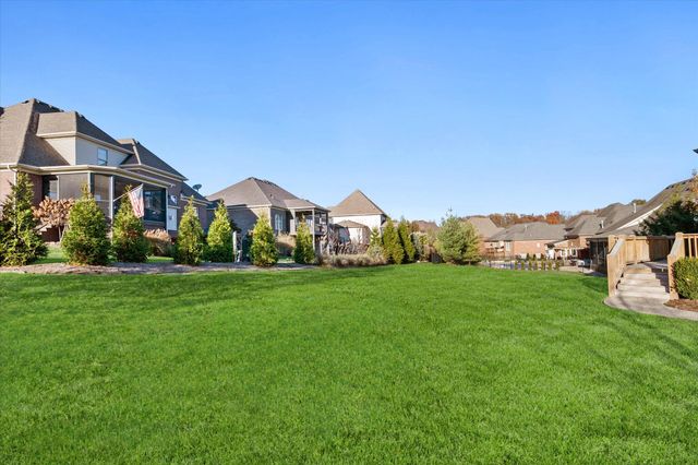 607 Locust Creek Boulevard, Louisville, KY 40245