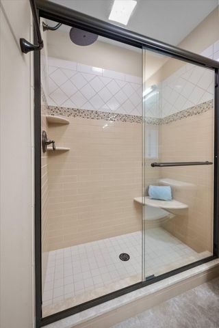 607 Locust Creek Boulevard, Louisville, KY 40245