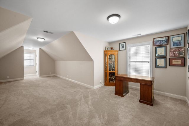 607 Locust Creek Boulevard, Louisville, KY 40245