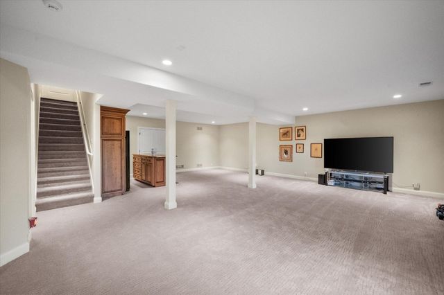 607 Locust Creek Boulevard, Louisville, KY 40245