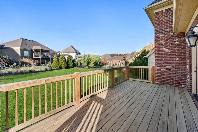 607 Locust Creek Boulevard, Louisville, KY 40245