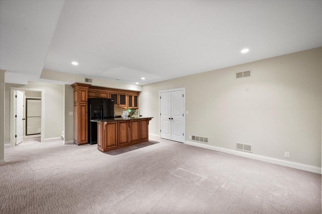 607 Locust Creek Boulevard, Louisville, KY 40245