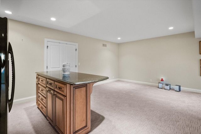 607 Locust Creek Boulevard, Louisville, KY 40245