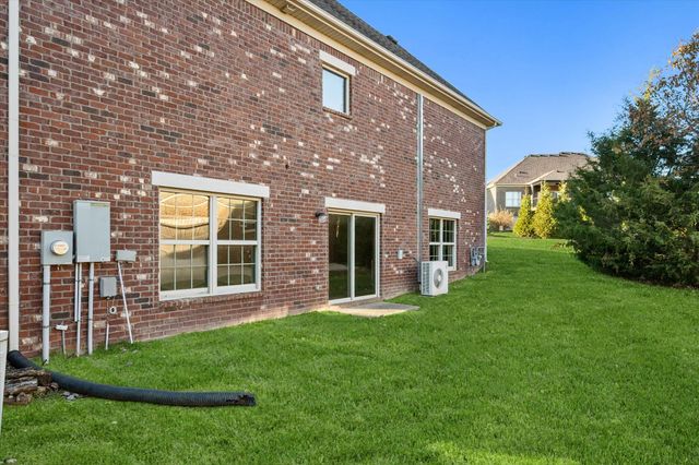 607 Locust Creek Boulevard, Louisville, KY 40245