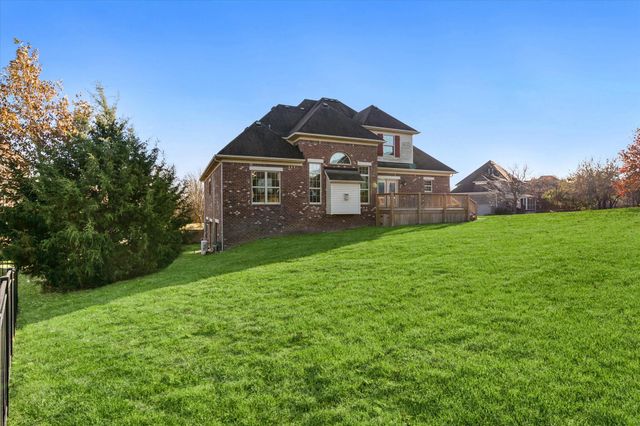 607 Locust Creek Boulevard, Louisville, KY 40245