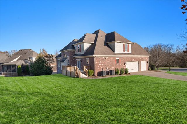 607 Locust Creek Boulevard, Louisville, KY 40245