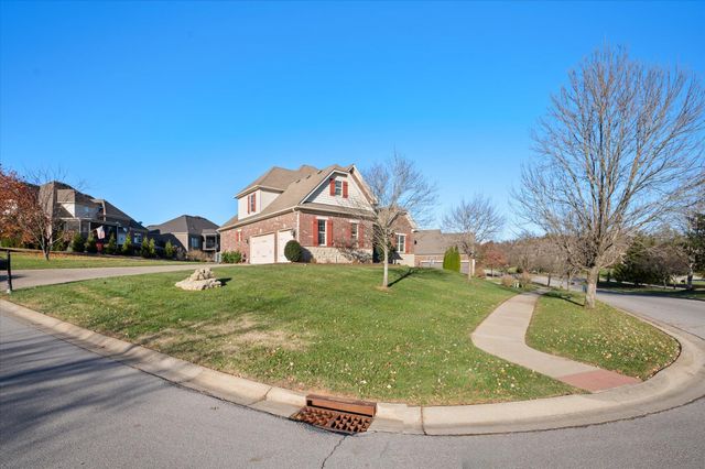 607 Locust Creek Boulevard, Louisville, KY 40245