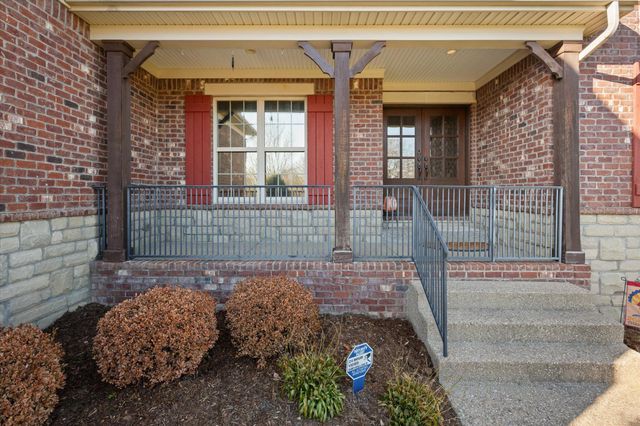 607 Locust Creek Boulevard, Louisville, KY 40245