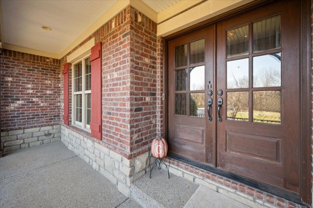 607 Locust Creek Boulevard, Louisville, KY 40245