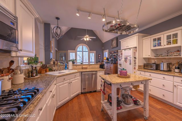 1290 S Robertson Road, Hernando, MS 38632