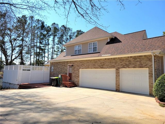 190 Baywatch Circle, Fayetteville, GA 30215