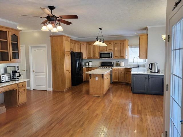 190 Baywatch Circle, Fayetteville, GA 30215