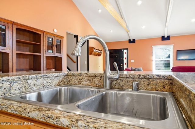 608 Cloverlea Rd, Louisville, KY 40206