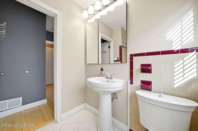 608 Cloverlea Rd, Louisville, KY 40206