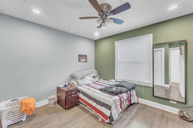 8614 Lakeview Avenue, Crystal Lake, IL 60014