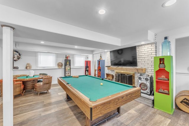 8614 Lakeview Avenue, Crystal Lake, IL 60014