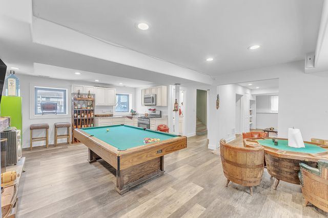 8614 Lakeview Avenue, Crystal Lake, IL 60014